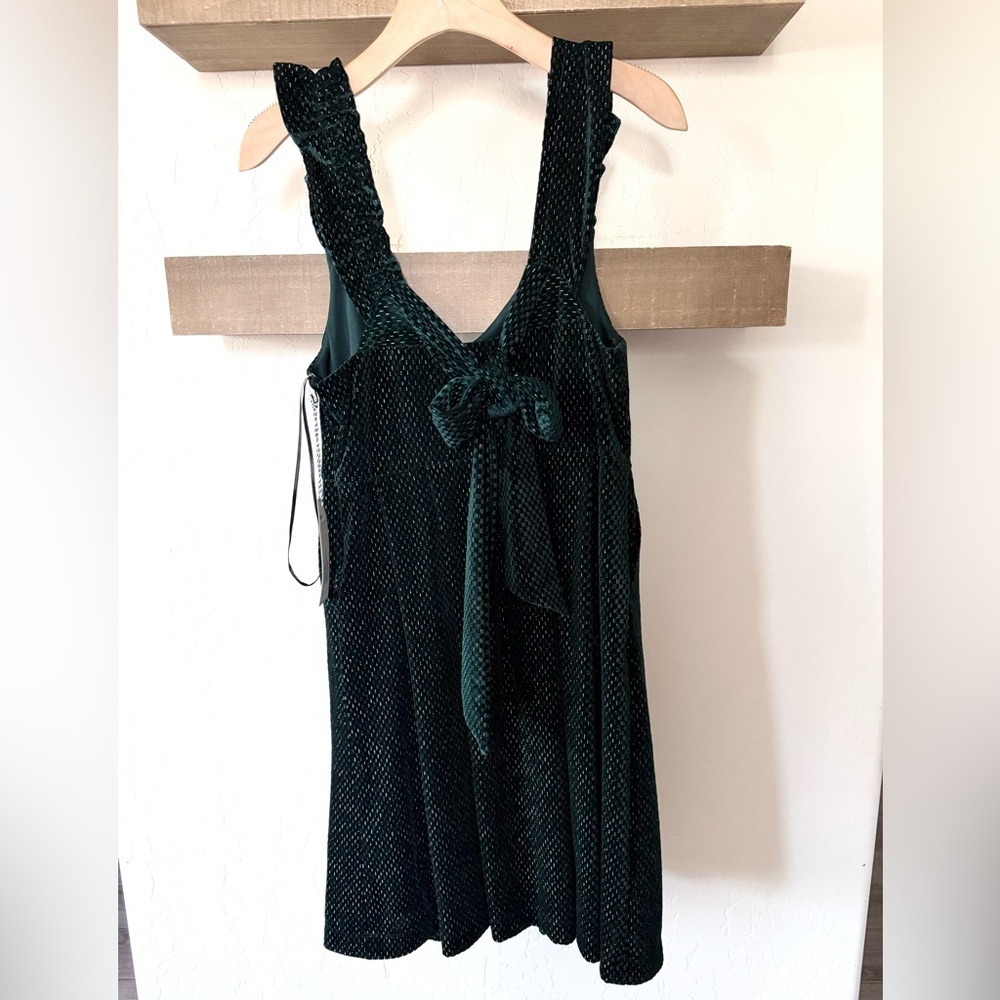 Draper James|Emerald Green velvet sleeveless dress with bow back & gold detail•